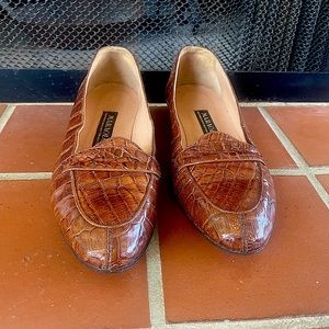 Maraolo crocodile style leather loafers in brown.